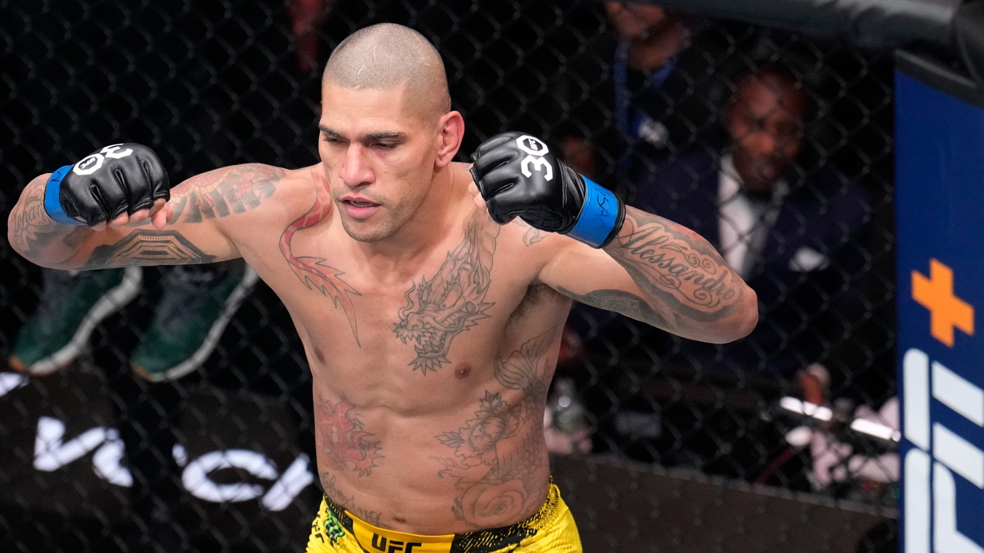 Former UFC double champion questions Alex Pereira's MMA success, wonders how he manages without wrestling skills