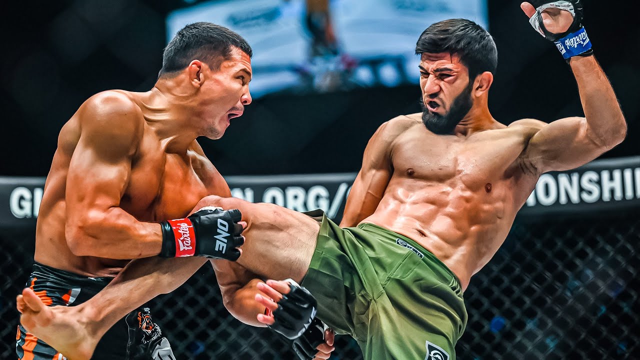 Halil Amir's Surprising Suloev Stretch on Maurice Abevi: A Remarkable Submission Move