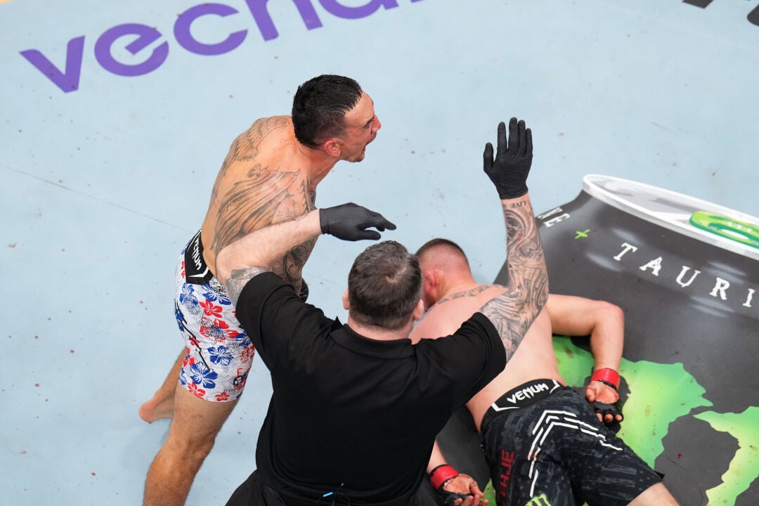 Max Holloway delivers a knockout blow to Justin Gaethje during their UFC 300 matchup